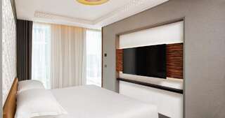 Отель Sheraton Nur-Sultan Hotel Нур-Султан Клубный люкс с 1 кроватью размера «king-size», доступ в клубный лаундж, вид во внутренний двор-1